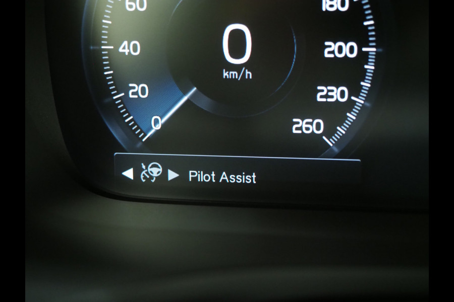 Volvo V60 2.0 T6 Recharge AWD R-Design | Pilot Assist | Keyless | Camera | Memory | Carplay Volvo V60 2.0 T6 Recharge AWD R-Design | Pilot Assist | Keyless | Camera | Memory | Carplay