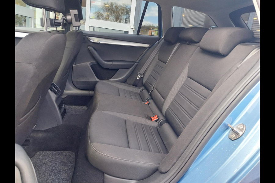 Škoda Octavia Combi 1.0 TSI Greentech Ambition Business Automaat | Navigatie | Trekhaak | Privacy Glass | Škoda Octavia Combi 1.0 TSI Greentech Ambition Business Automaat | Navigatie | Trekhaak | Privacy Glass |