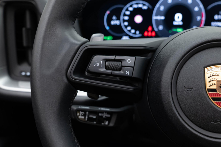 Porsche Cayenne 3.0 E-Hybrid |Pano|Krijt|SportChrono|Fabrieksgarantie t/m 2029|