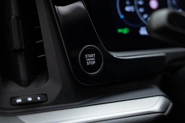 Porsche Cayenne 3.0 E-Hybrid |Pano|Krijt|SportChrono|Fabrieksgarantie t/m 2029|