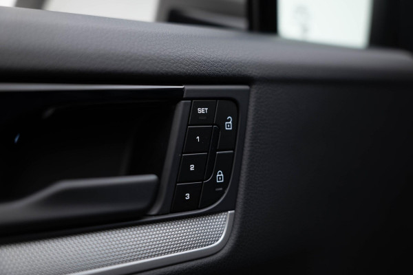 Porsche Cayenne 3.0 E-Hybrid |Pano|Krijt|SportChrono|Fabrieksgarantie t/m 2029|