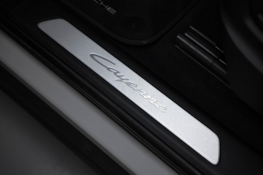 Porsche Cayenne 3.0 E-Hybrid |Pano|Krijt|SportChrono|Fabrieksgarantie t/m 2029|