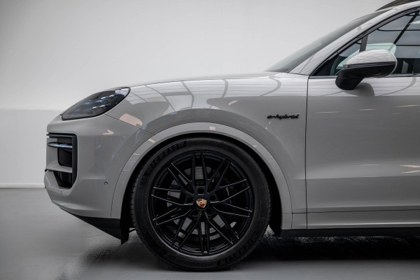 Porsche Cayenne 3.0 E-Hybrid |Pano|Krijt|SportChrono|Fabrieksgarantie t/m 2029|