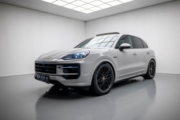 Porsche Cayenne 3.0 E-Hybrid |Pano|Krijt|SportChrono|Fabrieksgarantie t/m 2029|