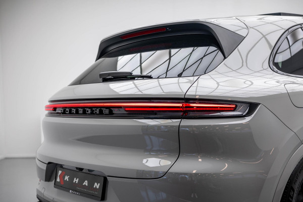 Porsche Cayenne 3.0 E-Hybrid |Pano|Krijt|SportChrono|Fabrieksgarantie t/m 2029|