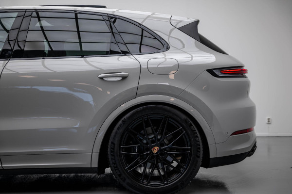 Porsche Cayenne 3.0 E-Hybrid |Pano|Krijt|SportChrono|Fabrieksgarantie t/m 2029|