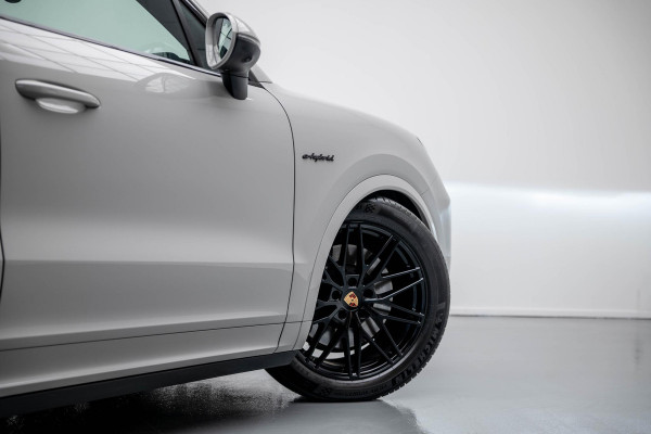 Porsche Cayenne 3.0 E-Hybrid |Pano|Krijt|SportChrono|Fabrieksgarantie t/m 2029|