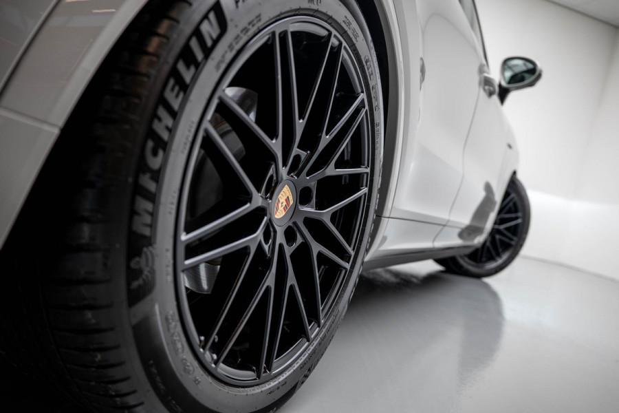 Porsche Cayenne 3.0 E-Hybrid |Pano|Krijt|SportChrono|Fabrieksgarantie t/m 2029|