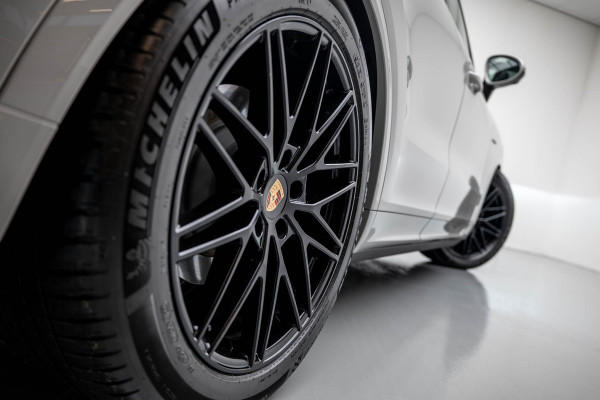 Porsche Cayenne 3.0 E-Hybrid |Pano|Krijt|SportChrono|Fabrieksgarantie t/m 2029|