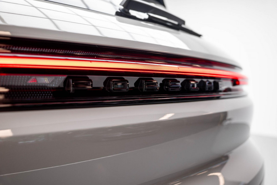 Porsche Cayenne 3.0 E-Hybrid |Pano|Krijt|SportChrono|Fabrieksgarantie t/m 2029|