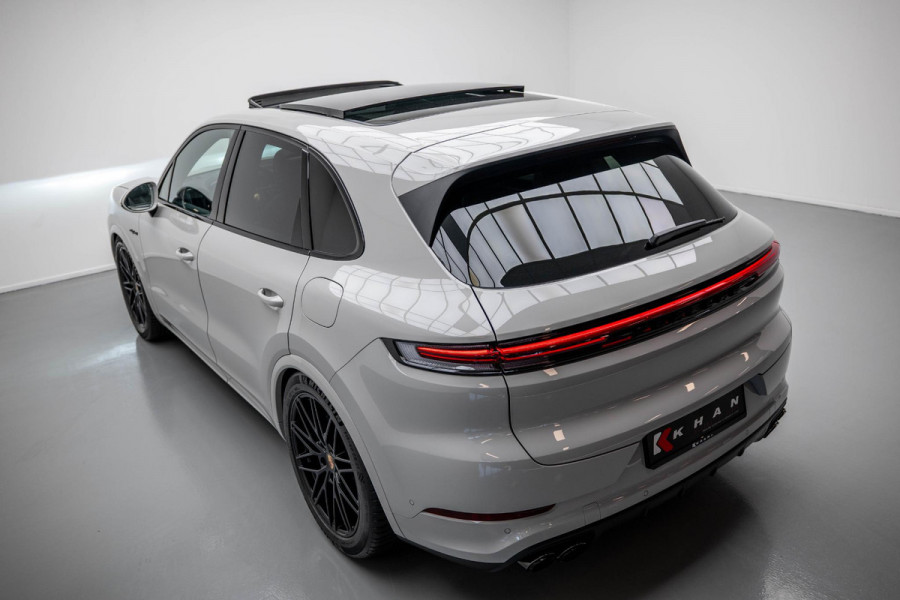 Porsche Cayenne 3.0 E-Hybrid |Pano|Krijt|SportChrono|Fabrieksgarantie t/m 2029|