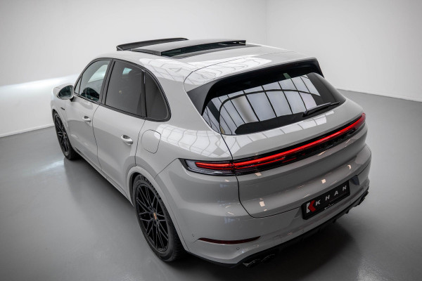 Porsche Cayenne 3.0 E-Hybrid |Pano|Krijt|SportChrono|Fabrieksgarantie t/m 2029|