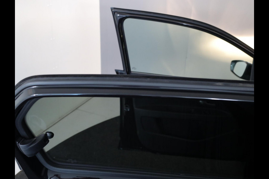 Volkswagen e-Up! e-up! Style 83PK | Navigatie via app | Cruise control | LM velgen | Acteruitrijcamera | Multifunctioneel stuurwiel | Volkswagen e-Up! e-up! Style 83PK | Navigatie via app | Cruise control | LM velgen | Acteruitrijcamera | Multifunctioneel stuurwiel |