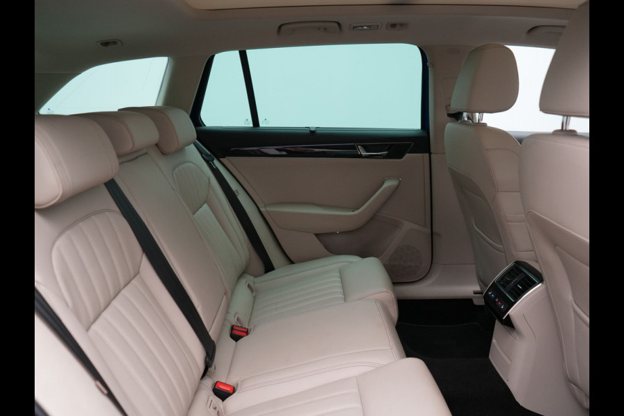 Škoda Superb Combi 1.4 TSI iV Laurin & Klement Plug In Hybrid 218pk Dealer O.H PHEV | Panodak | Adaptive Cruise | Lederen Stoelen Memory & Massage & Ventilatie | Canton Audio | Apple Carplay | Stuur & Stoelen Verwarmd | Keyless | Virtual | Navigatie | DAB |