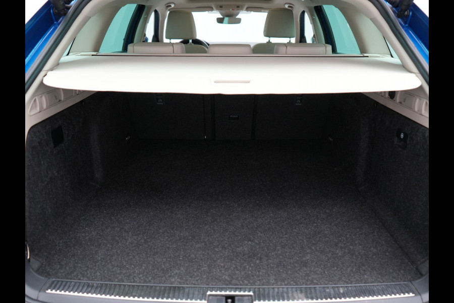 Škoda Superb Combi 1.4 TSI iV Laurin & Klement Plug In Hybrid 218pk Dealer O.H PHEV | Panodak | Adaptive Cruise | Lederen Stoelen Memory & Massage & Ventilatie | Canton Audio | Apple Carplay | Stuur & Stoelen Verwarmd | Keyless | Virtual | Navigatie | DAB |