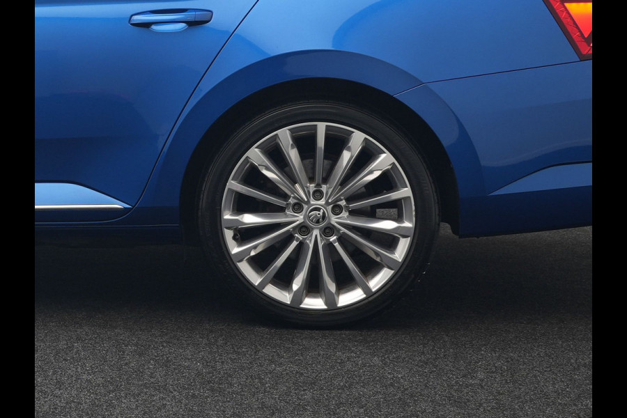 Škoda Superb Combi 1.4 TSI iV Laurin & Klement Plug In Hybrid 218pk Dealer O.H PHEV | Panodak | Adaptive Cruise | Lederen Stoelen Memory & Massage & Ventilatie | Canton Audio | Apple Carplay | Stuur & Stoelen Verwarmd | Keyless | Virtual | Navigatie | DAB |
