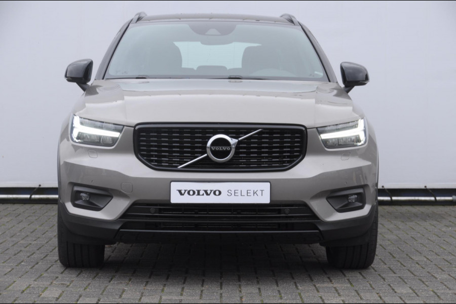 Volvo XC40 T4 211PK Automaat Recharge R-Design / Keyless entry / Elektrische achterklep / Leder met alcantara interieur / Parkeersensoren met camera / Stoel - en stuurwielverwarming / Apple carplay