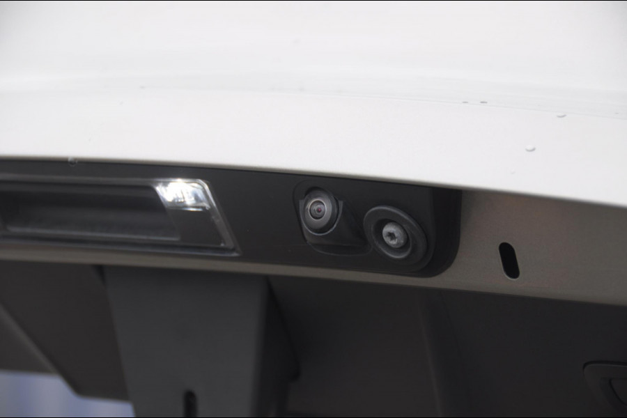 Volvo XC40 T4 211PK Automaat Recharge R-Design / Keyless entry / Elektrische achterklep / Leder met alcantara interieur / Parkeersensoren met camera / Stoel - en stuurwielverwarming / Apple carplay