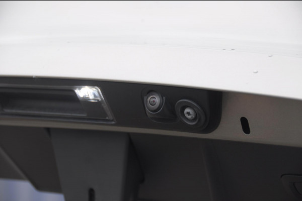 Volvo XC40 T4 211PK Automaat Recharge R-Design / Keyless entry / Elektrische achterklep / Leder met alcantara interieur / Parkeersensoren met camera / Stoel - en stuurwielverwarming / Apple carplay