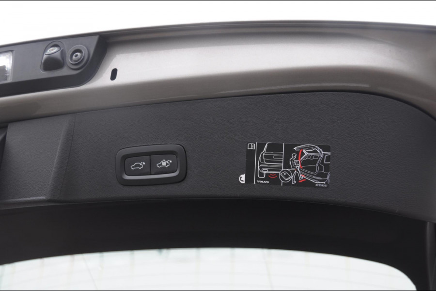 Volvo XC40 T4 211PK Automaat Recharge R-Design / Keyless entry / Elektrische achterklep / Leder met alcantara interieur / Parkeersensoren met camera / Stoel - en stuurwielverwarming / Apple carplay