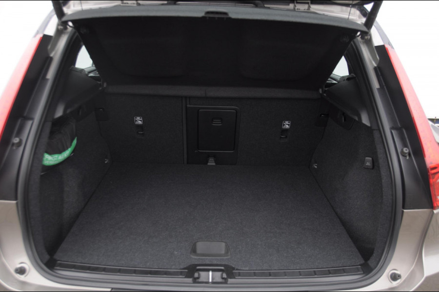 Volvo XC40 T4 211PK Automaat Recharge R-Design / Keyless entry / Elektrische achterklep / Leder met alcantara interieur / Parkeersensoren met camera / Stoel - en stuurwielverwarming / Apple carplay