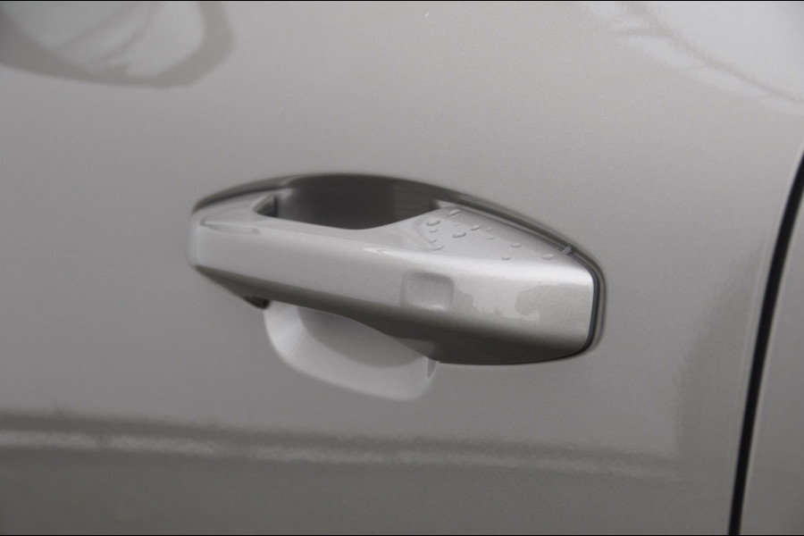 Volvo XC40 T4 211PK Automaat Recharge R-Design / Keyless entry / Elektrische achterklep / Leder met alcantara interieur / Parkeersensoren met camera / Stoel - en stuurwielverwarming / Apple carplay