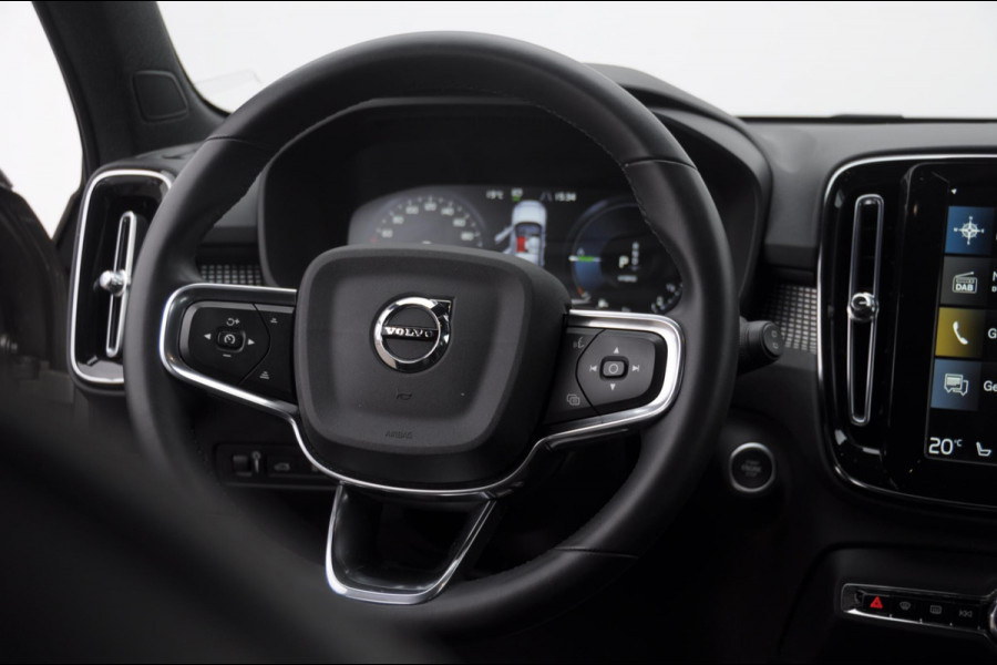 Volvo XC40 T4 211PK Automaat Recharge R-Design / Keyless entry / Elektrische achterklep / Leder met alcantara interieur / Parkeersensoren met camera / Stoel - en stuurwielverwarming / Apple carplay