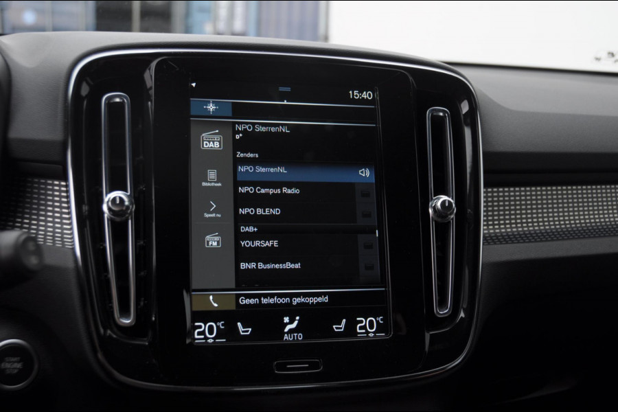 Volvo XC40 T4 211PK Automaat Recharge R-Design / Keyless entry / Elektrische achterklep / Leder met alcantara interieur / Parkeersensoren met camera / Stoel - en stuurwielverwarming / Apple carplay