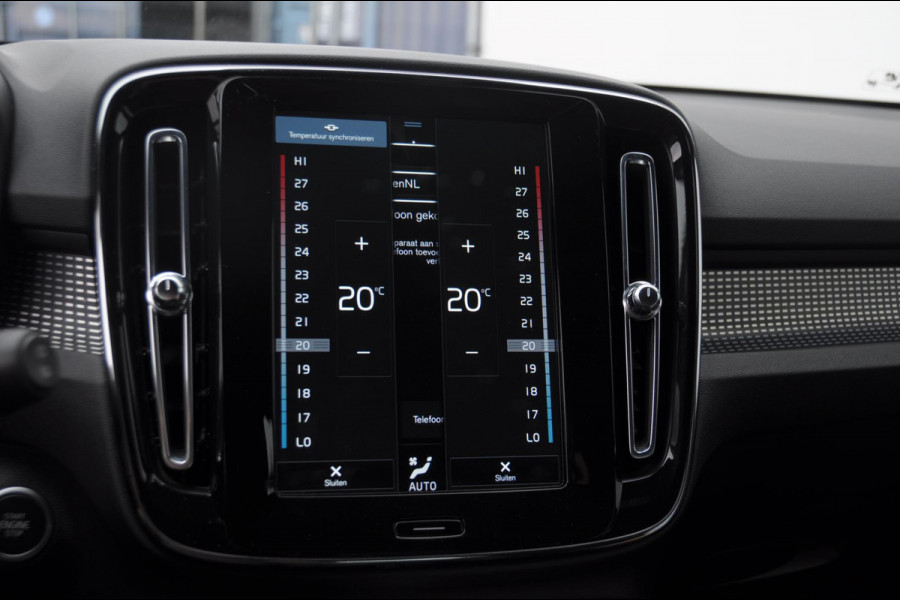 Volvo XC40 T4 211PK Automaat Recharge R-Design / Keyless entry / Elektrische achterklep / Leder met alcantara interieur / Parkeersensoren met camera / Stoel - en stuurwielverwarming / Apple carplay