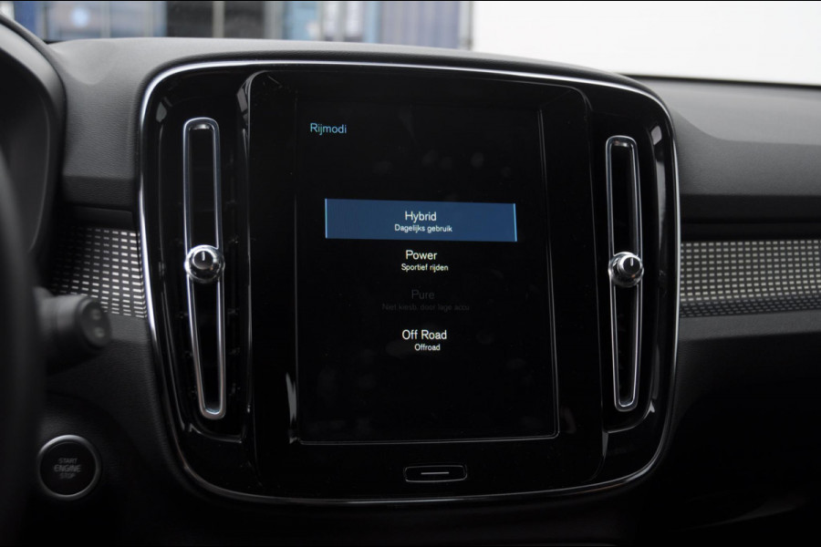 Volvo XC40 T4 211PK Automaat Recharge R-Design / Keyless entry / Elektrische achterklep / Leder met alcantara interieur / Parkeersensoren met camera / Stoel - en stuurwielverwarming / Apple carplay