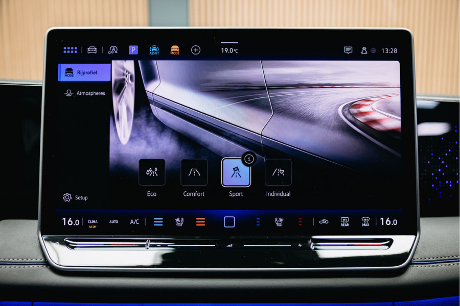 Volkswagen Tiguan 1.5 eTSI R-Line Edition | Stoelmassage | Pano | Head-Up | Stoelverwarming en verkoeling |