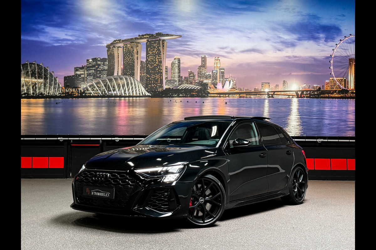 Audi RS3 Sportback 2.5 TFSI RS 3 quattro |B&o|Panorama|Alcantara Audi RS3 Sportback 2.5 TFSI RS 3 quattro |B&o|Panorama|Alcantara