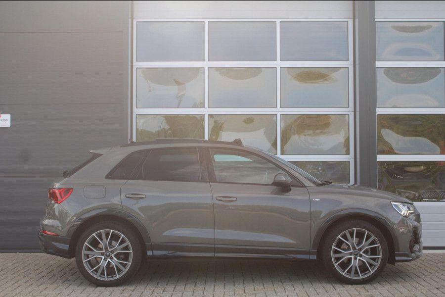 Audi Q3 35 TFSI S-Line | Pano | Sfeer | Matrix | Stoelverwarming Audi Q3 35 TFSI S-Line | Pano | Sfeer | Matrix | Stoelverwarming