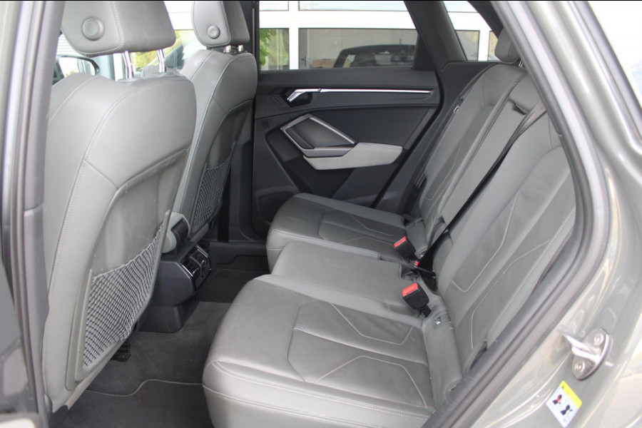 Audi Q3 35 TFSI S-Line | Pano | Sfeer | Matrix | Stoelverwarming Audi Q3 35 TFSI S-Line | Pano | Sfeer | Matrix | Stoelverwarming