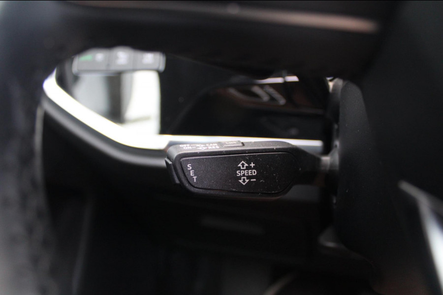 Audi Q3 35 TFSI S-Line | Pano | Sfeer | Matrix | Stoelverwarming Audi Q3 35 TFSI S-Line | Pano | Sfeer | Matrix | Stoelverwarming