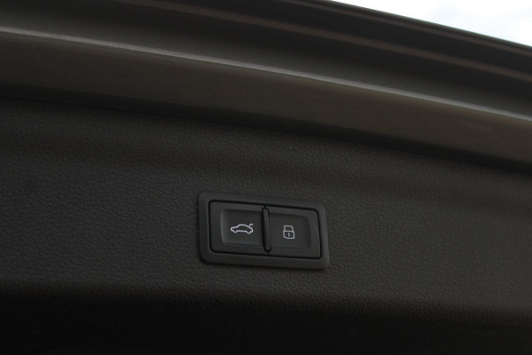 Audi Q3 35 TFSI S-Line | Pano | Sfeer | Matrix | Stoelverwarming Audi Q3 35 TFSI S-Line | Pano | Sfeer | Matrix | Stoelverwarming