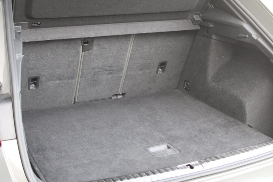 Audi Q3 35 TFSI S-Line | Pano | Sfeer | Matrix | Stoelverwarming Audi Q3 35 TFSI S-Line | Pano | Sfeer | Matrix | Stoelverwarming