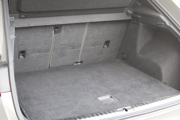 Audi Q3 35 TFSI S-Line | Pano | Sfeer | Matrix | Stoelverwarming Audi Q3 35 TFSI S-Line | Pano | Sfeer | Matrix | Stoelverwarming