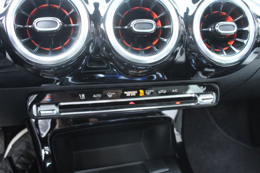 Mercedes-Benz A-Klasse 160 109pk Advantage Widescreen Leder Clima Cruise Navi Camera LMV Mercedes-Benz A-Klasse 160 109pk Advantage Widescreen Leder Clima Cruise Navi Camera LMV