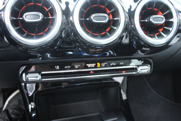 Mercedes-Benz A-Klasse 160 109pk Advantage Widescreen Leder Clima Cruise Navi Camera LMV Mercedes-Benz A-Klasse 160 109pk Advantage Widescreen Leder Clima Cruise Navi Camera LMV