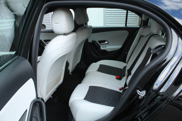 Mercedes-Benz A-Klasse 160 109pk Advantage Widescreen Leder Clima Cruise Navi Camera LMV Mercedes-Benz A-Klasse 160 109pk Advantage Widescreen Leder Clima Cruise Navi Camera LMV