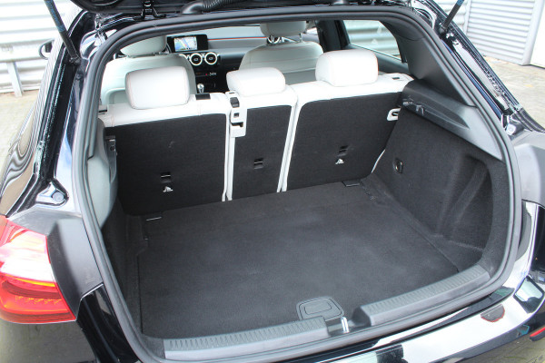 Mercedes-Benz A-Klasse 160 109pk Advantage Widescreen Leder Clima Cruise Navi Camera LMV Mercedes-Benz A-Klasse 160 109pk Advantage Widescreen Leder Clima Cruise Navi Camera LMV