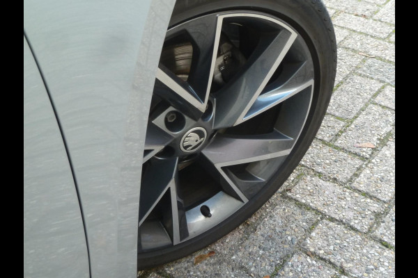 Škoda Superb 1.4 TSI iV Sportline Plug-in|Memory|Matrix-LED|Alcantara|Keyless-Entry/Go|Adaptive-Cruise|Stoel/Stuurverw.|Blindspot Škoda Superb 1.4 TSI iV Sportline Plug-in|Memory|Matrix-LED|Alcantara|Keyless-Entry/Go|Adaptive-Cruise|Stoel/Stuurverw.|Blindspot