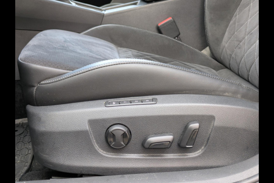 Škoda Superb 1.4 TSI iV Sportline Plug-in|Memory|Matrix-LED|Alcantara|Keyless-Entry/Go|Adaptive-Cruise|Stoel/Stuurverw.|Blindspot Škoda Superb 1.4 TSI iV Sportline Plug-in|Memory|Matrix-LED|Alcantara|Keyless-Entry/Go|Adaptive-Cruise|Stoel/Stuurverw.|Blindspot