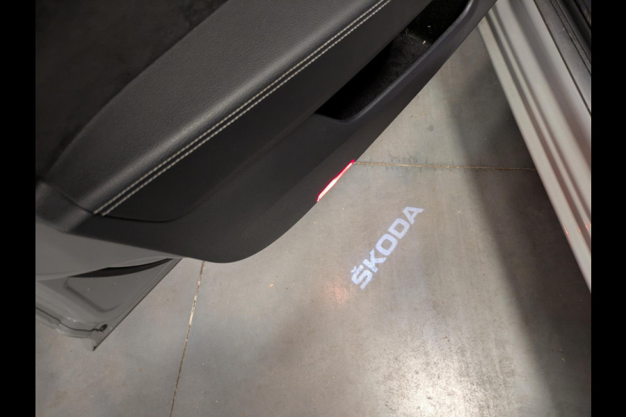 Škoda Superb 1.4 TSI iV Sportline Plug-in|Memory|Matrix-LED|Alcantara|Keyless-Entry/Go|Adaptive-Cruise|Stoel/Stuurverw.|Blindspot Škoda Superb 1.4 TSI iV Sportline Plug-in|Memory|Matrix-LED|Alcantara|Keyless-Entry/Go|Adaptive-Cruise|Stoel/Stuurverw.|Blindspot