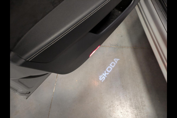 Škoda Superb 1.4 TSI iV Sportline Plug-in|Memory|Matrix-LED|Alcantara|Keyless-Entry/Go|Adaptive-Cruise|Stoel/Stuurverw.|Blindspot Škoda Superb 1.4 TSI iV Sportline Plug-in|Memory|Matrix-LED|Alcantara|Keyless-Entry/Go|Adaptive-Cruise|Stoel/Stuurverw.|Blindspot