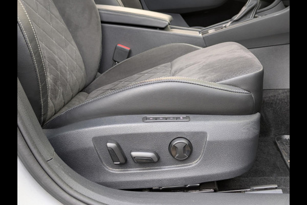 Škoda Superb 1.4 TSI iV Sportline Plug-in|Memory|Matrix-LED|Alcantara|Keyless-Entry/Go|Adaptive-Cruise|Stoel/Stuurverw.|Blindspot Škoda Superb 1.4 TSI iV Sportline Plug-in|Memory|Matrix-LED|Alcantara|Keyless-Entry/Go|Adaptive-Cruise|Stoel/Stuurverw.|Blindspot