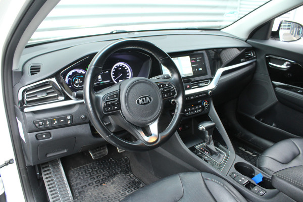 Kia Niro 1.6 GDi Hybrid 141pk DynamicPlusLine DCT6 NL-Auto NAP Clima Cruise Navi Camera Carplay 16"LMV Leder Afn. Trekhaak 1300kg