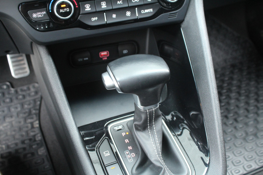 Kia Niro 1.6 GDi Hybrid 141pk DynamicPlusLine DCT6 NL-Auto NAP Clima Cruise Navi Camera Carplay 16"LMV Leder Afn. Trekhaak 1300kg