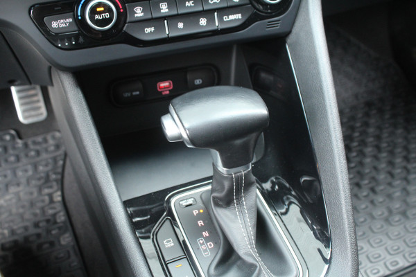 Kia Niro 1.6 GDi Hybrid 141pk DynamicPlusLine DCT6 NL-Auto NAP Clima Cruise Navi Camera Carplay 16"LMV Leder Afn. Trekhaak 1300kg
